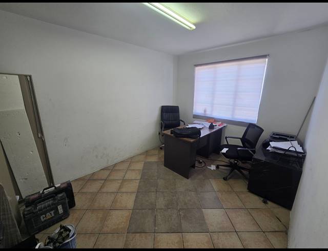264M² WAREHOUSE TO LET IN ANDERBOLT